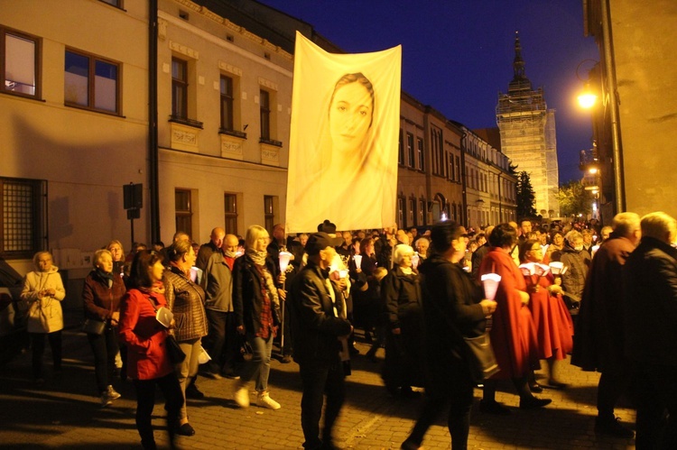 Nowy Sącz. Procesja różańcowa do pięciu kościołów
