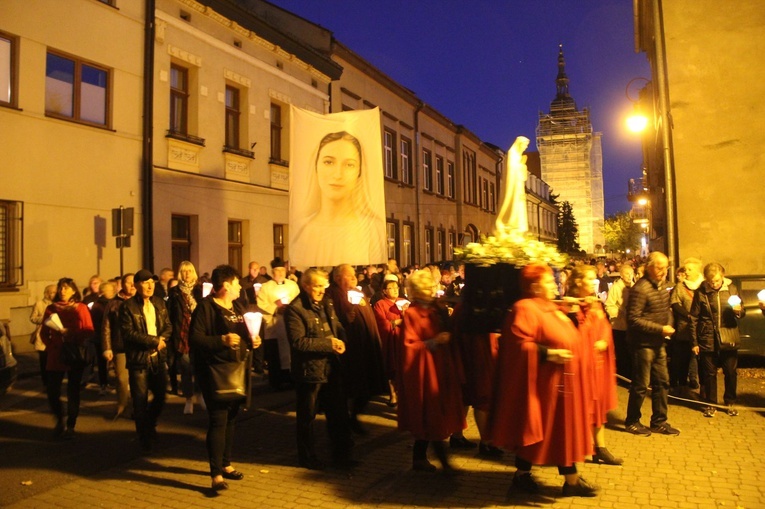 Nowy Sącz. Procesja różańcowa do pięciu kościołów