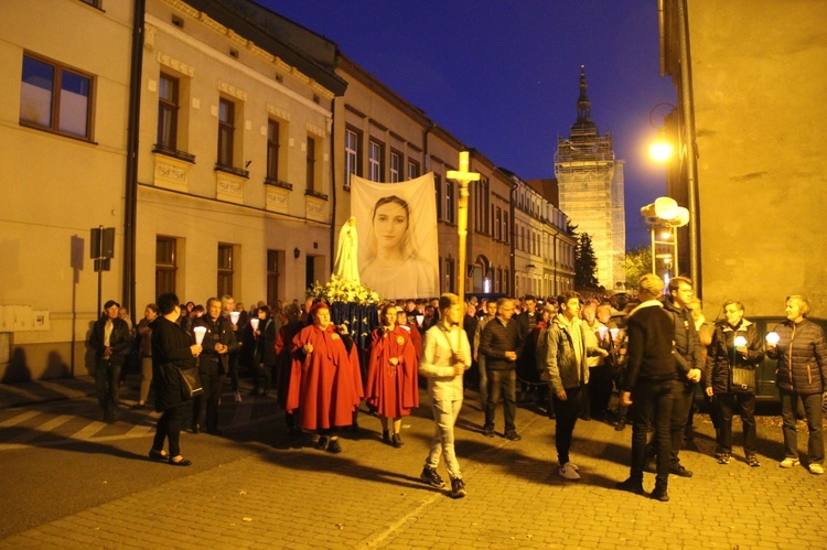 Nowy Sącz. Procesja różańcowa do pięciu kościołów