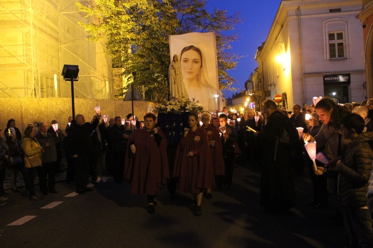 Nowy Sącz. Procesja różańcowa do pięciu kościołów