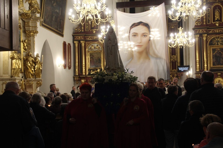 Nowy Sącz. Procesja różańcowa do pięciu kościołów