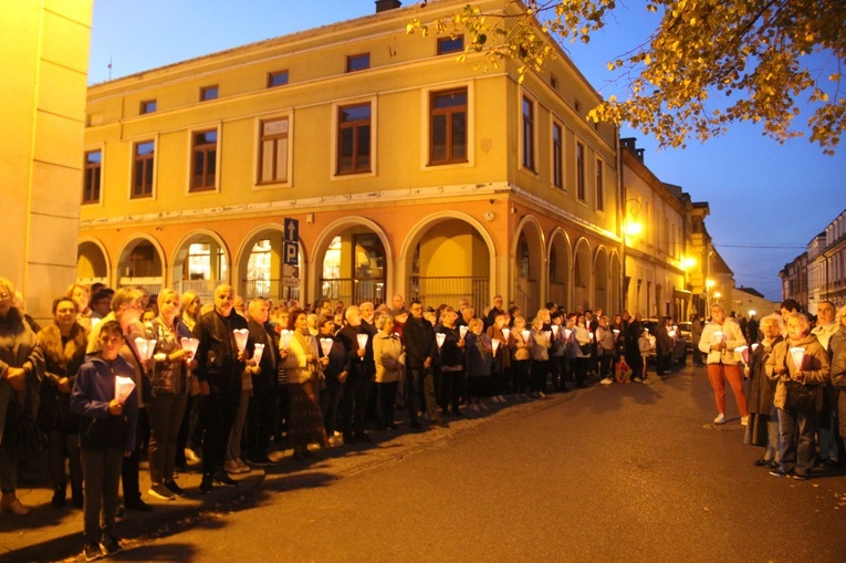 Nowy Sącz. Procesja różańcowa do pięciu kościołów