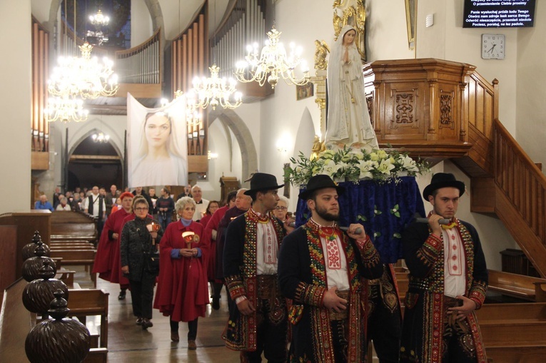 Nowy Sącz. Procesja różańcowa do pięciu kościołów