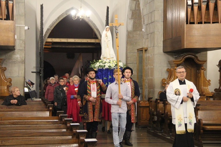 Nowy Sącz. Procesja różańcowa do pięciu kościołów