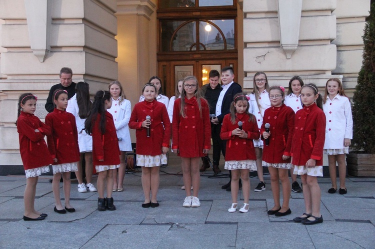 Nowy Sącz. Procesja różańcowa do pięciu kościołów
