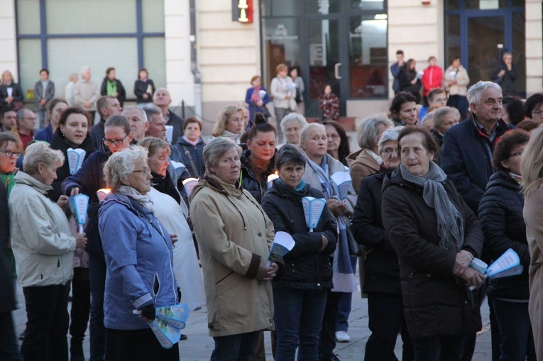 Nowy Sącz. Procesja różańcowa do pięciu kościołów