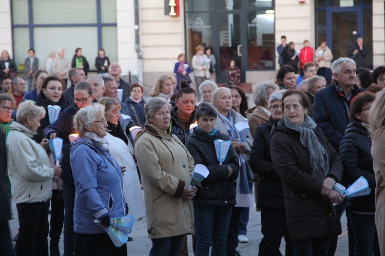 Nowy Sącz. Procesja różańcowa do pięciu kościołów
