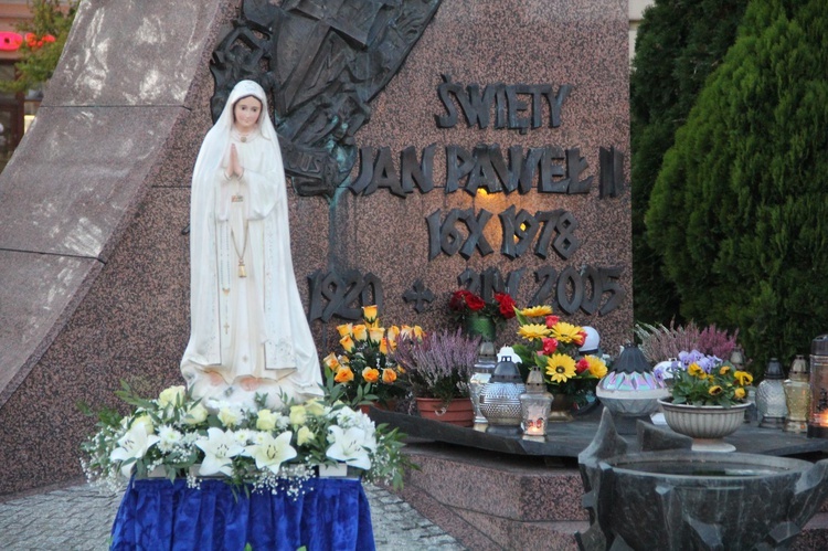 Nowy Sącz. Procesja różańcowa do pięciu kościołów