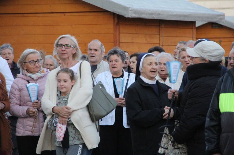 Nowy Sącz. Procesja różańcowa do pięciu kościołów