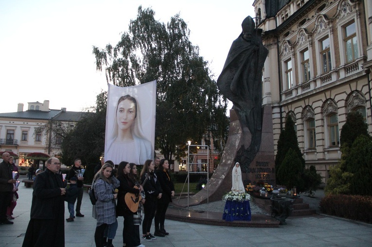 Nowy Sącz. Procesja różańcowa do pięciu kościołów