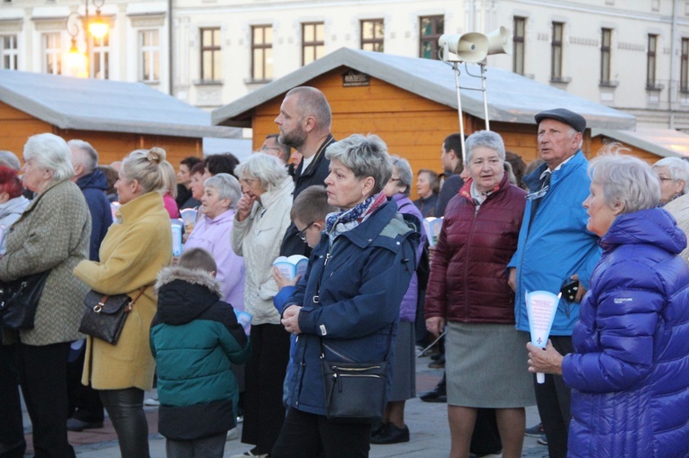 Nowy Sącz. Procesja różańcowa do pięciu kościołów