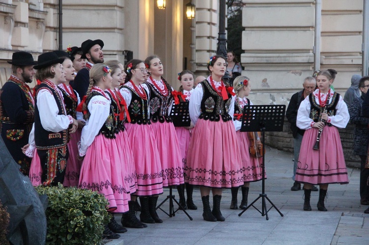 Nowy Sącz. Procesja różańcowa do pięciu kościołów