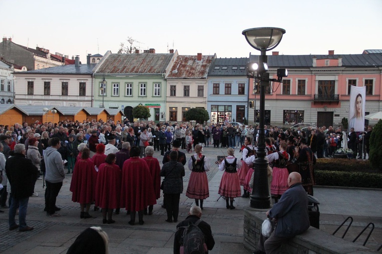 Nowy Sącz. Procesja różańcowa do pięciu kościołów