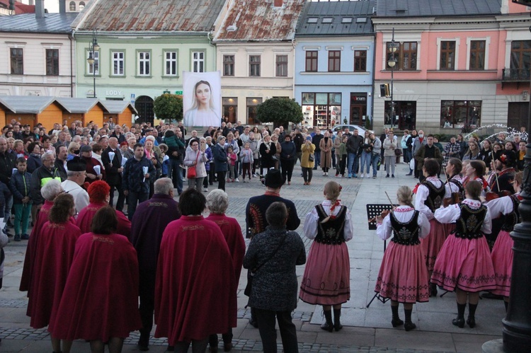 Nowy Sącz. Procesja różańcowa do pięciu kościołów