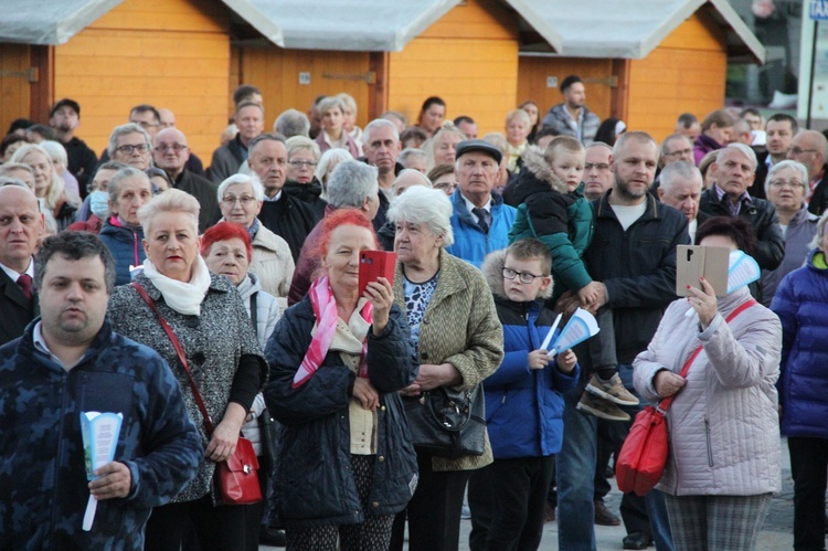 Nowy Sącz. Procesja różańcowa do pięciu kościołów