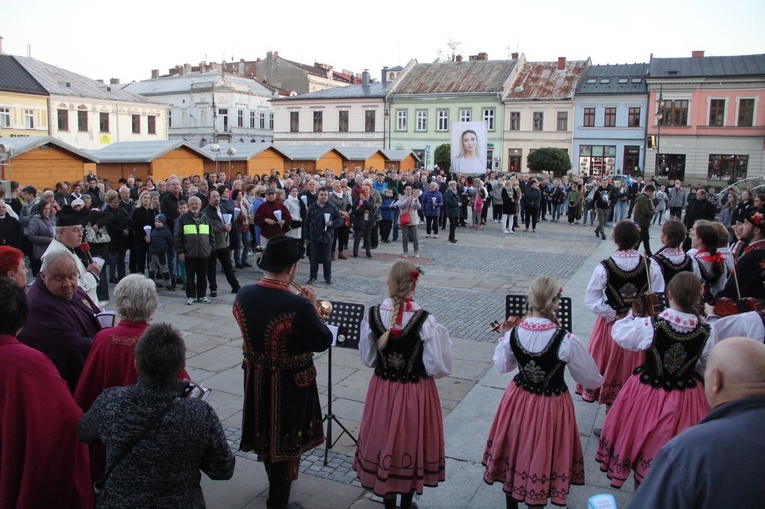 Nowy Sącz. Procesja różańcowa do pięciu kościołów