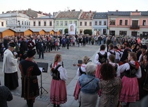 Nowy Sącz. Procesja różańcowa do pięciu kościołów