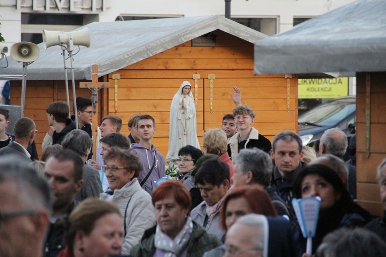 Nowy Sącz. Procesja różańcowa do pięciu kościołów