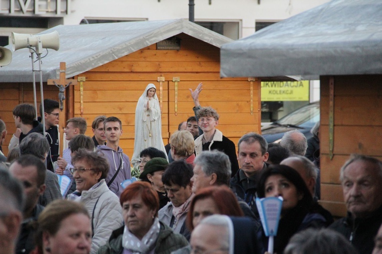 Nowy Sącz. Procesja różańcowa do pięciu kościołów