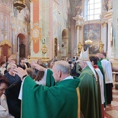 Po Eucharystii każde małżeństwo otrzymało indywidualne błogosławieństwo. 