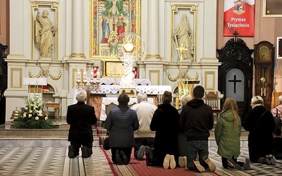 ▲	Od 30 września do 10 października kościół Trójcy Świętej był miejscem szczególnej adoracji.