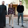 ▲	Ksiądz Adrian Jakubiak, Kasia Rylska i Marcin Hernik zapraszają młodych.