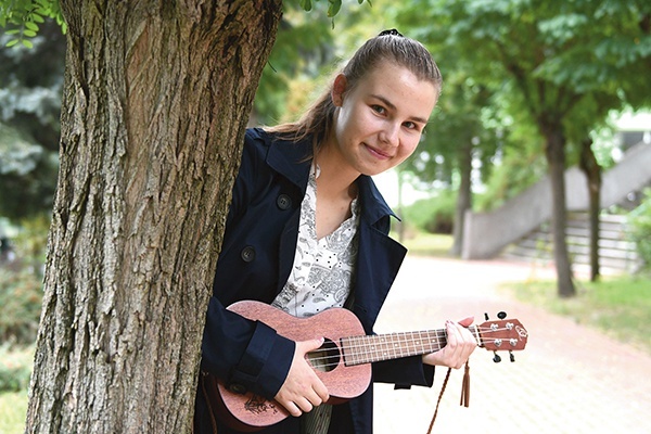 Marzeniem Ani, uczennicy IV LO w Zielonej Górze, było ukulele. Wsparcie finansowe pomogło je zrealizować.