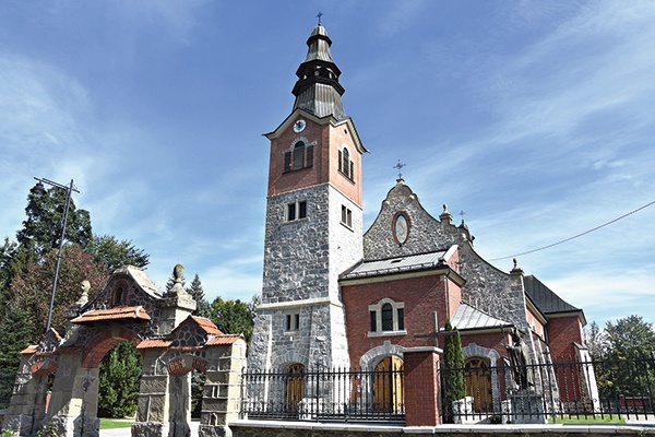 ▼	Obiekt powstawał w latach 1913–1921, a inicjatorem budowy  był ks. Jan Kanty Madeja.