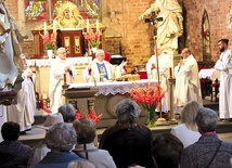 	Pracownicy i wolontariusze w sanktuarium Matki Bożej Pokornej. 