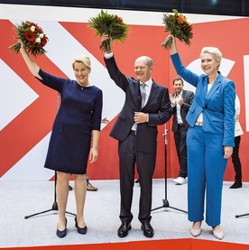 Franziska Giffey, Olaf Scholz i Manuela Schwesig – zwycięscy działacze SPD.