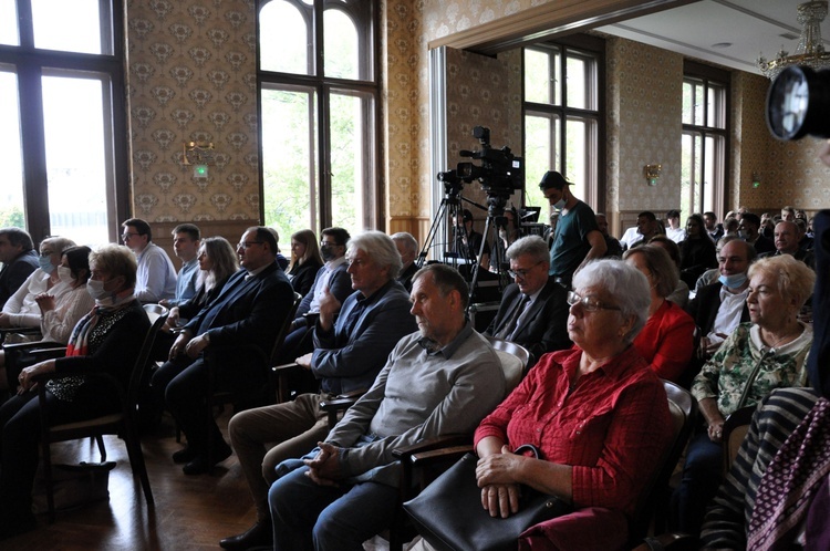 Konferencja o prymasie w Prudniku