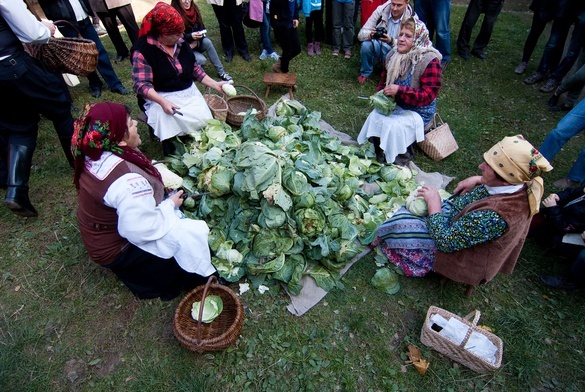 Obieraczki kapuściane w lubelskim skansenie.