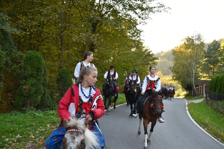 Banderia Konna Iskra Dolina Dunajca  na Mszy pod Kicarzem