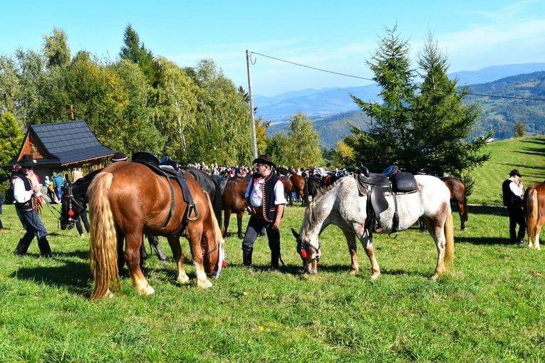 Banderia Konna Iskra Dolina Dunajca  na Mszy pod Kicarzem