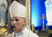 "Omnia possibilia credenti" (Wszystko jest możliwe dla tego, kto wierzy) to hasło bp. Marka Solarczyka.