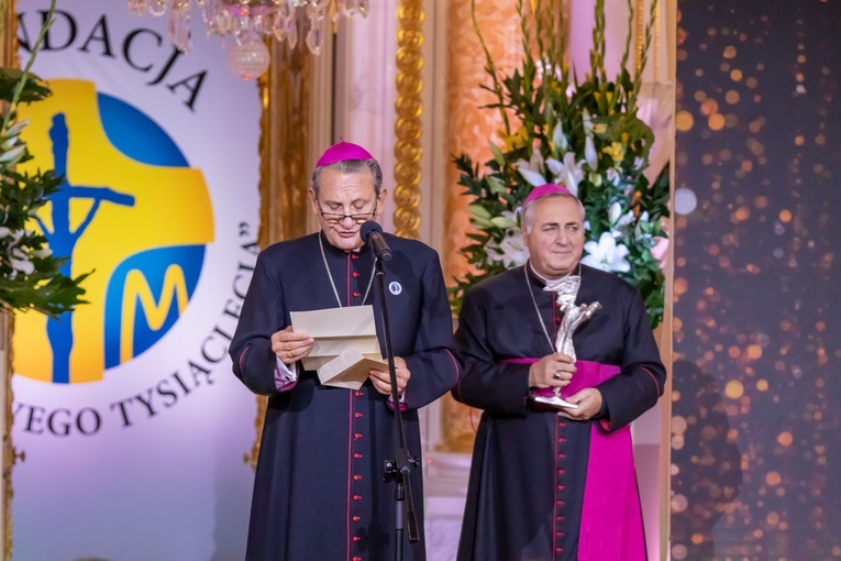 Jak anioły wzbijające się do lotu