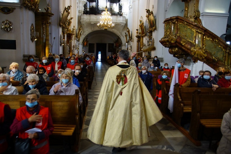 Wolontariusze Caritas z pielgrzymką w Trzebnicy