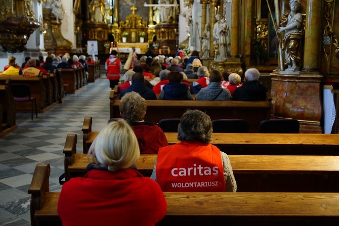 Wolontariusze Caritas z pielgrzymką w Trzebnicy