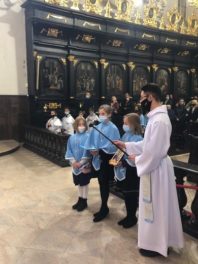 Przyjęcie do Dziewczęcej Służby Maryjnej w parafii św. Mikołaja w Bochni