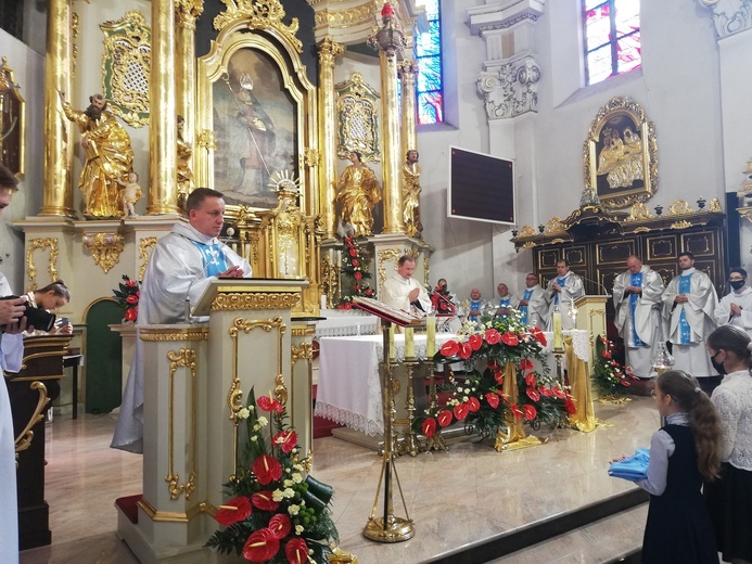 Przyjęcie do Dziewczęcej Służby Maryjnej w parafii św. Mikołaja w Bochni