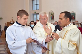 ▲	Poświęcił ją radca Nuncjatury Apostolskiej w Polsce.