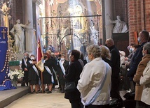 Modlitwa pielgrzymów w rudzkim sanktuarium.