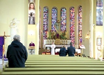 Utrzymuje się tendencja spadkowa co do frekwencji osób biorących udział w liturgii w niedziele.