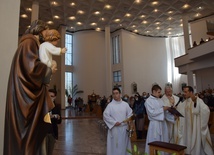 Figurę poświęcił ks. prał. Andrea Francia, radca Nuncjatury Apostolskiej w Polsce.