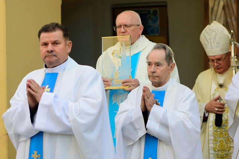 Stoczek Klasztorny. Wprowadzenie relikwii bł. kard. Wyszyńskiego