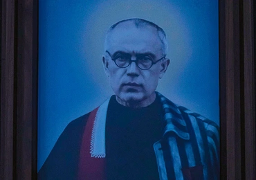 Ojca Maksymiliana Kolbego beatyfikował Paweł VI w Rzymie 17 października 1971 r., a kanonizował Jan Paweł II 10 października 1982 r.