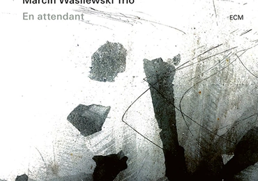 Marcin Wasilewski Trio 
En attendant 
ECM 
2021