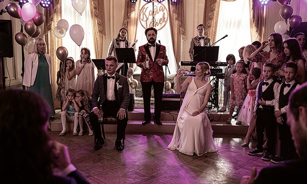 Akcja filmu toczy się w czasie wesela, które wyprawia córce właściciel hodowli świń.