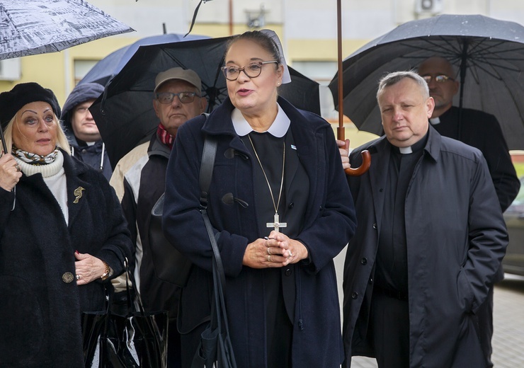 Bóg zabiera pracowników, ale dzieło pozostaje. Tablica dla przełożonej diakonis 