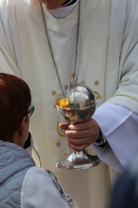 Abp Gomez: trzeba być przygotowanym, by przystępować do Komunii św.